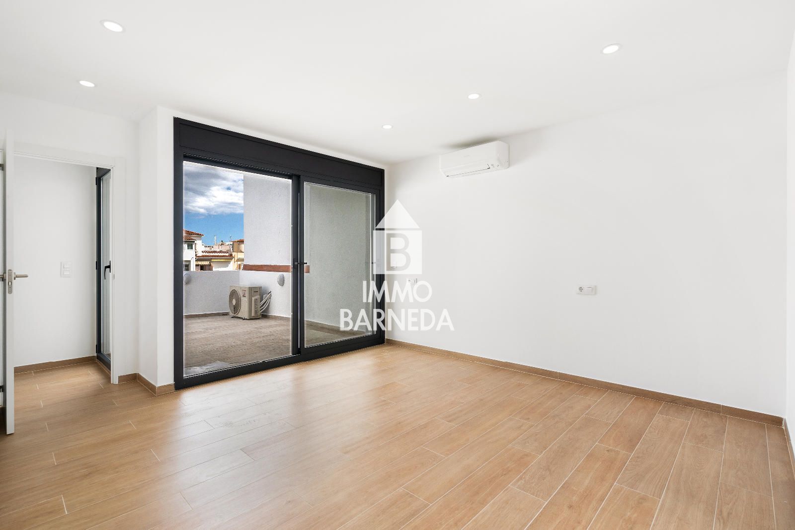 🏡 Renovated townhouse with mooring and canal views