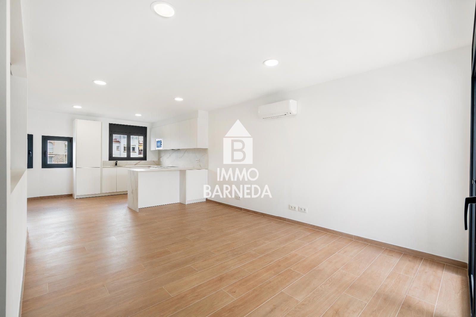 🏡 Renovated townhouse with mooring and canal views