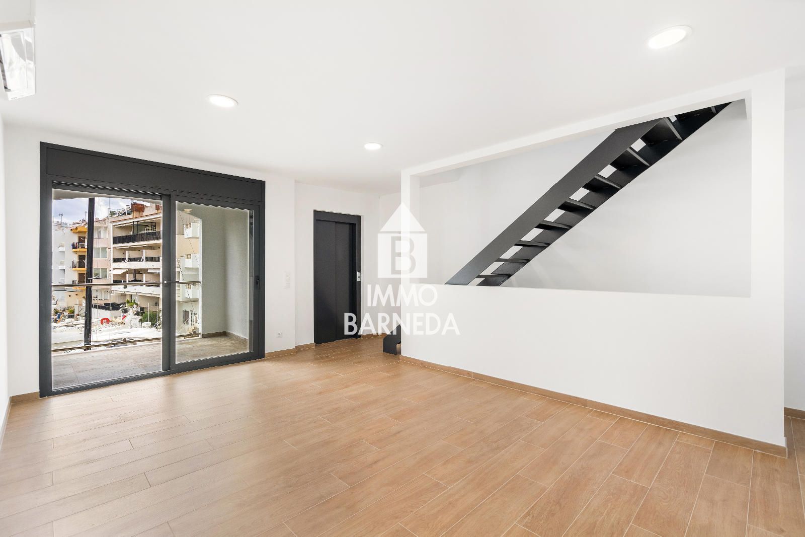 🏡 Renovated townhouse with mooring and canal views