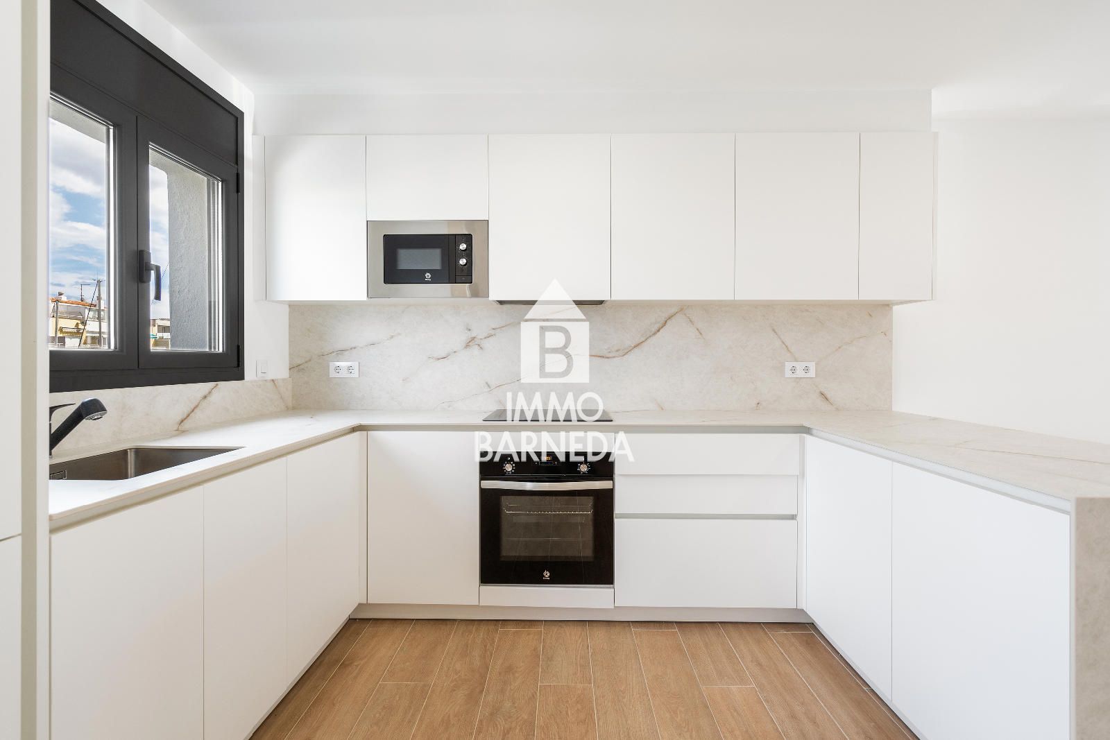 🏡 Renovated townhouse with mooring and canal views