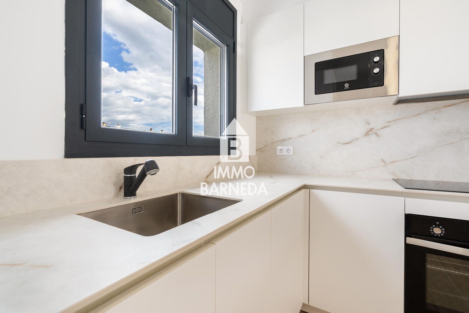 🏡 Renovated townhouse with mooring and canal views
