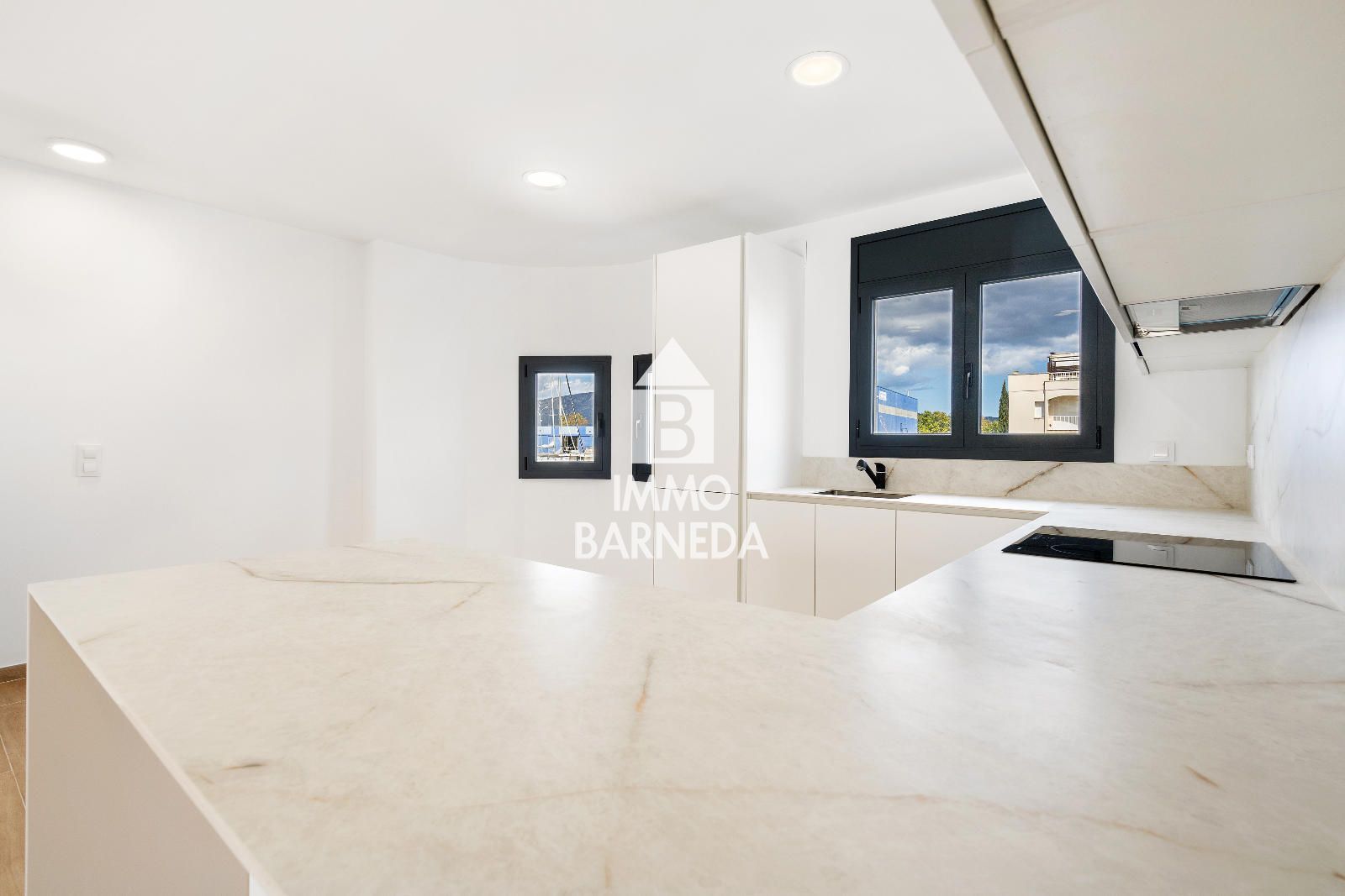 🏡 Renovated townhouse with mooring and canal views