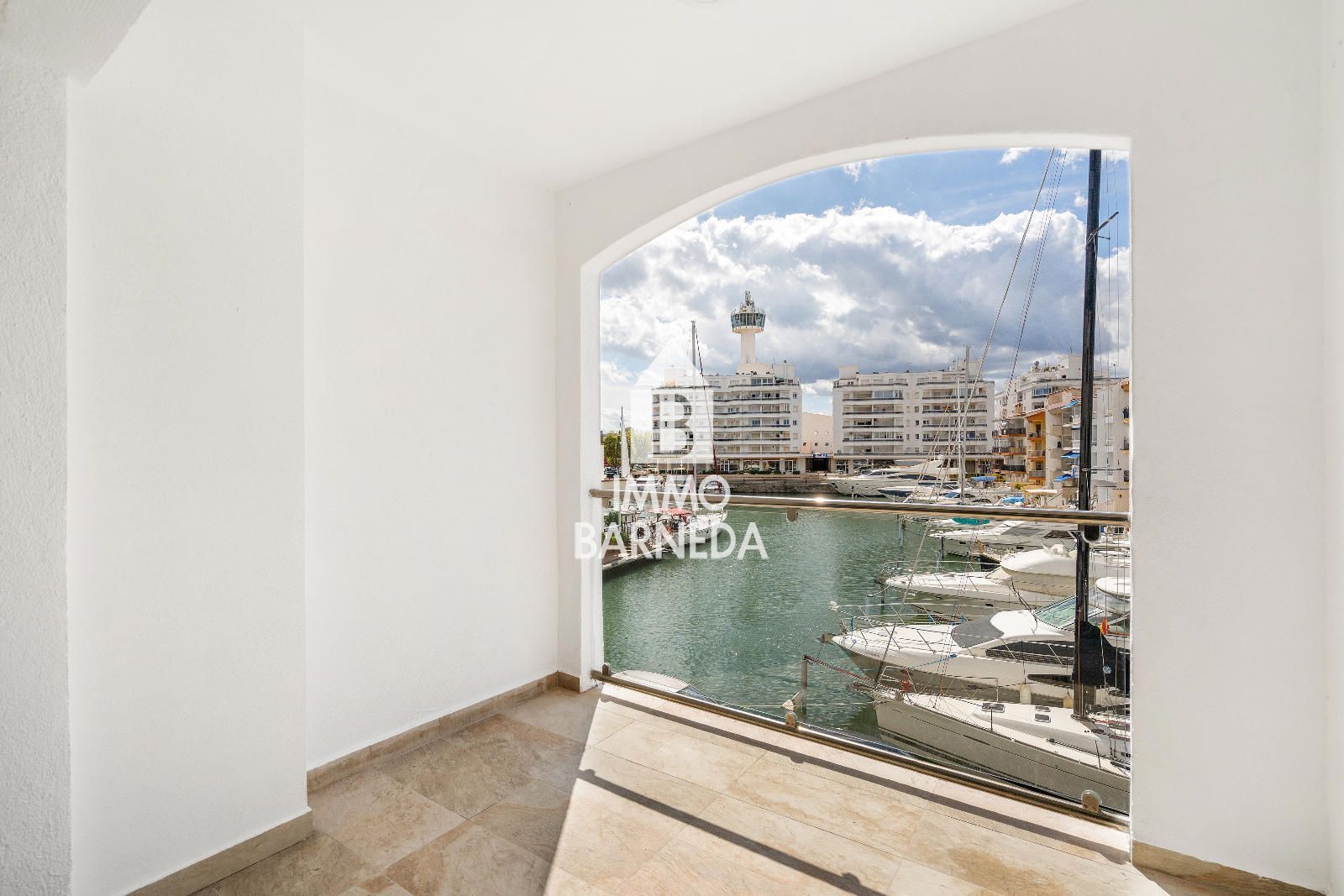 🏡 Renovated townhouse with mooring and canal views
