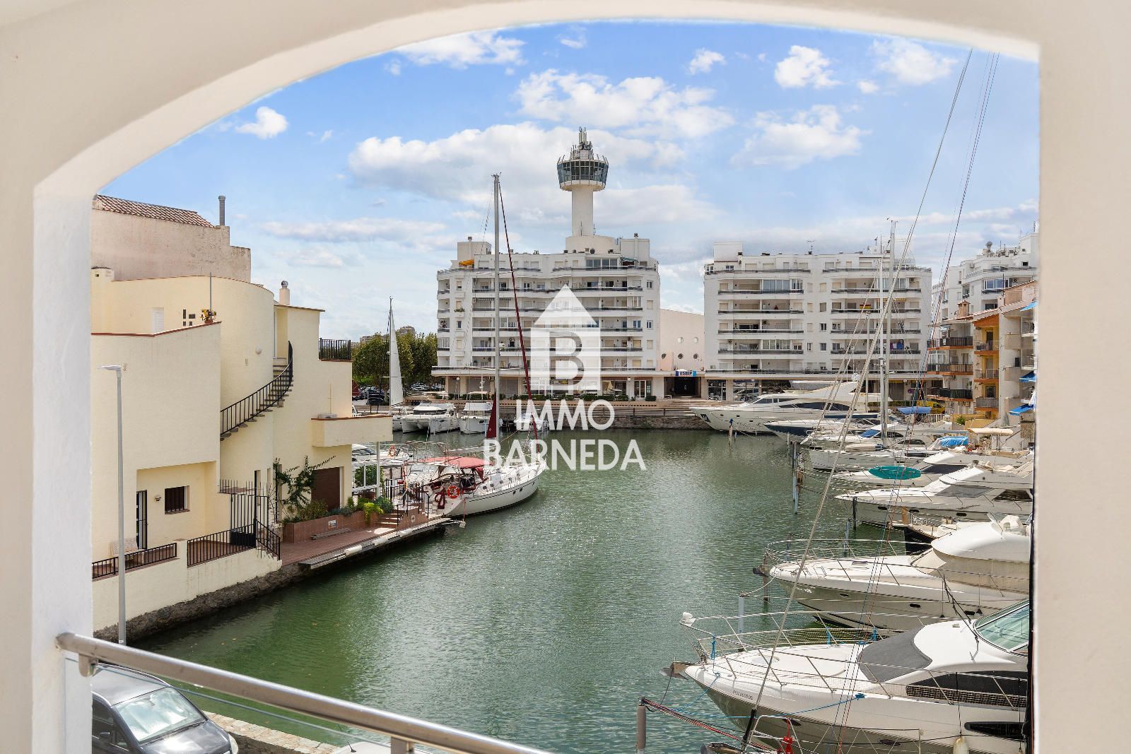 🏡 Renovated townhouse with mooring and canal views