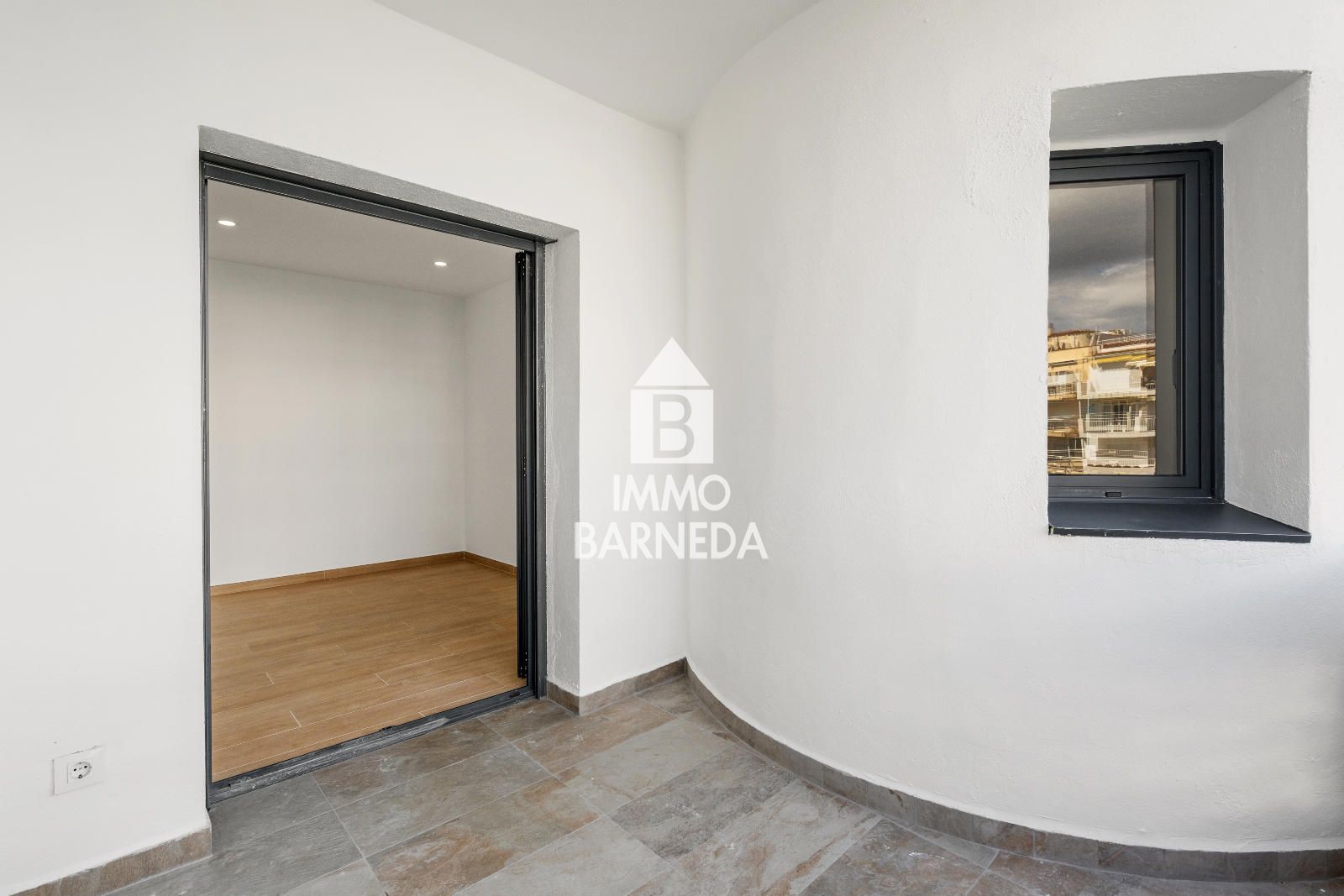 🏡 Renovated townhouse with mooring and canal views