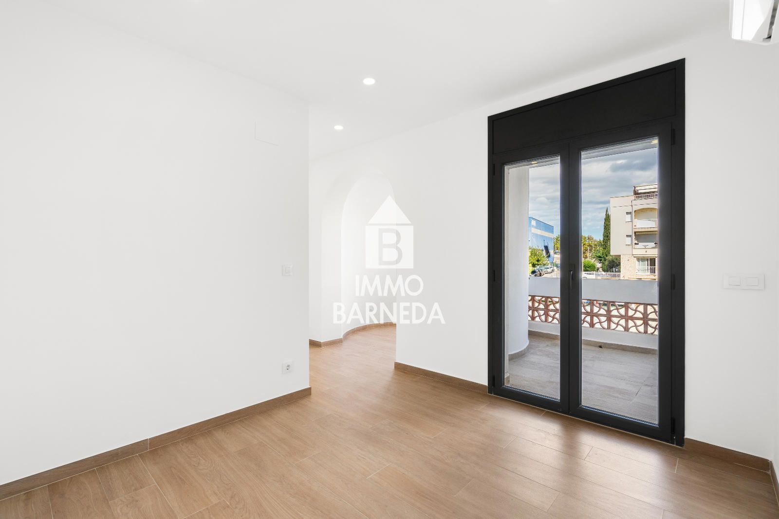 🏡 Renovated townhouse with mooring and canal views