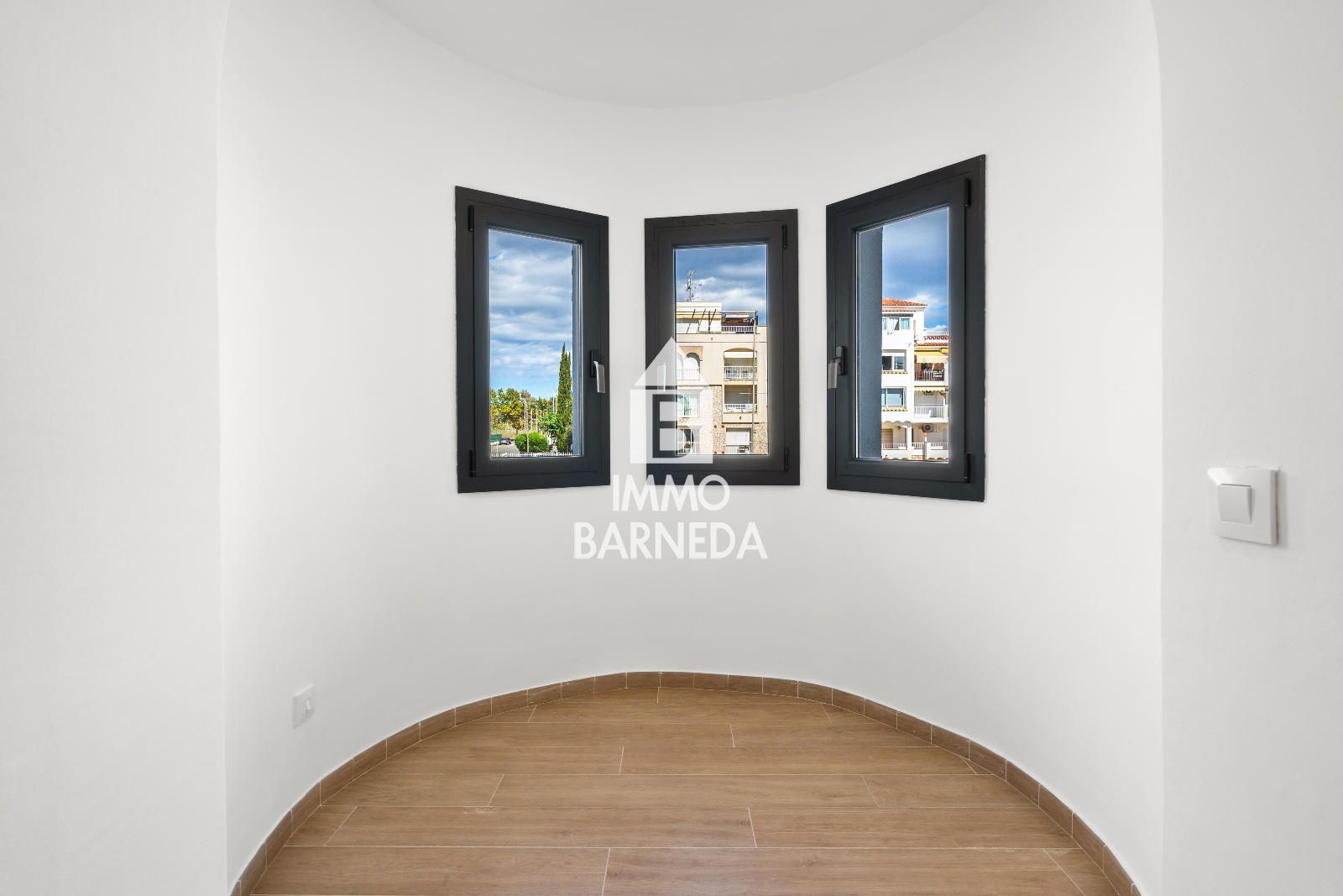 🏡 Renovated townhouse with mooring and canal views