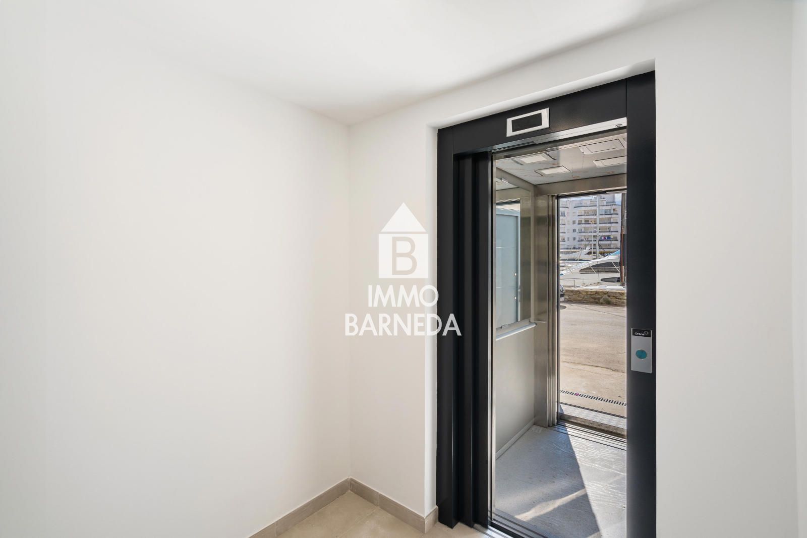🏡 Renovated townhouse with mooring and canal views