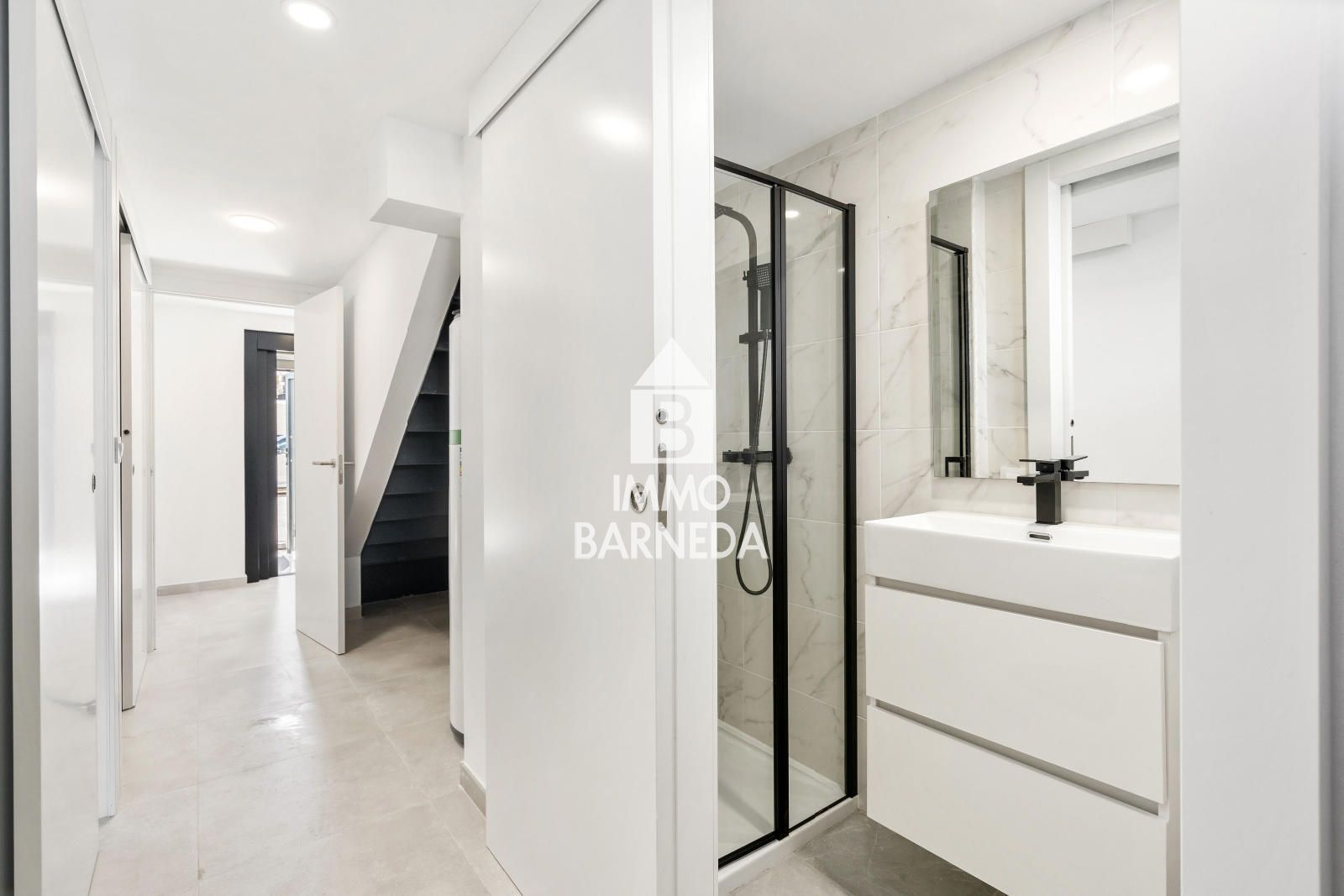 🏡 Renovated townhouse with mooring and canal views