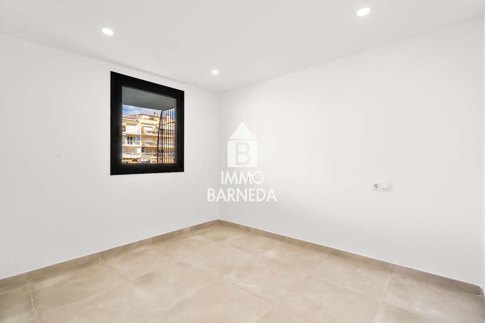 🏡 Renovated townhouse with mooring and canal views