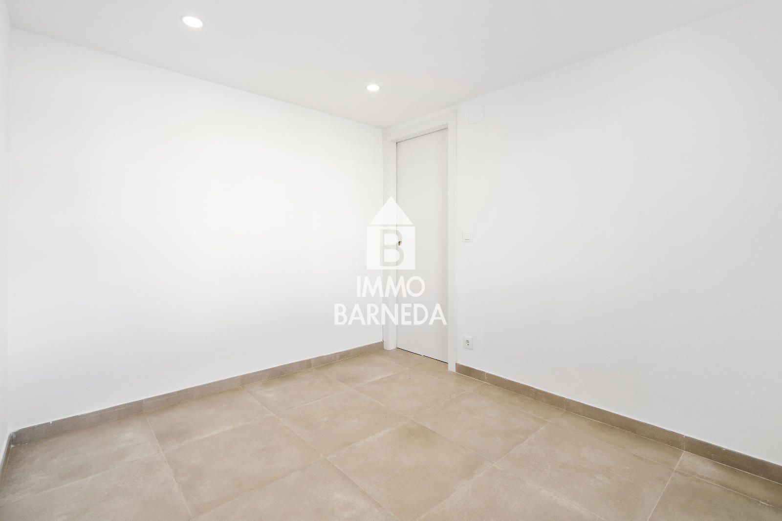 🏡 Renovated townhouse with mooring and canal views