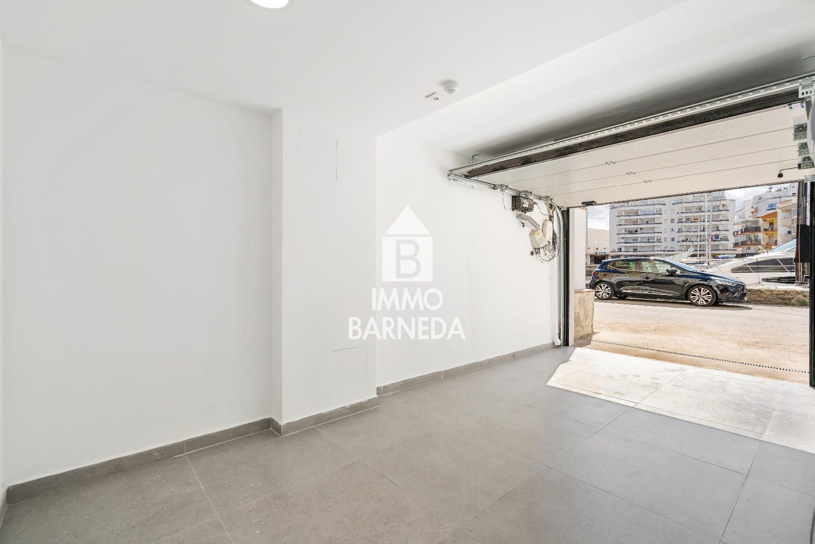 🏡 Renovated townhouse with mooring and canal views