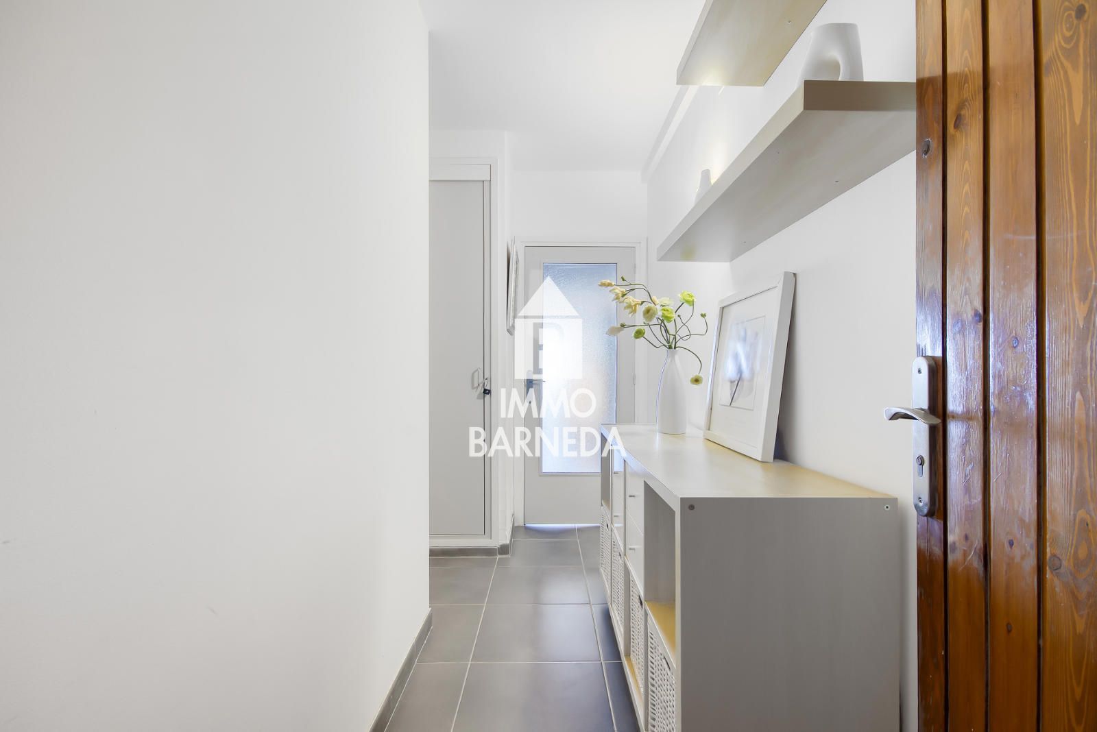 Renovated apartment with sea view and tourist license