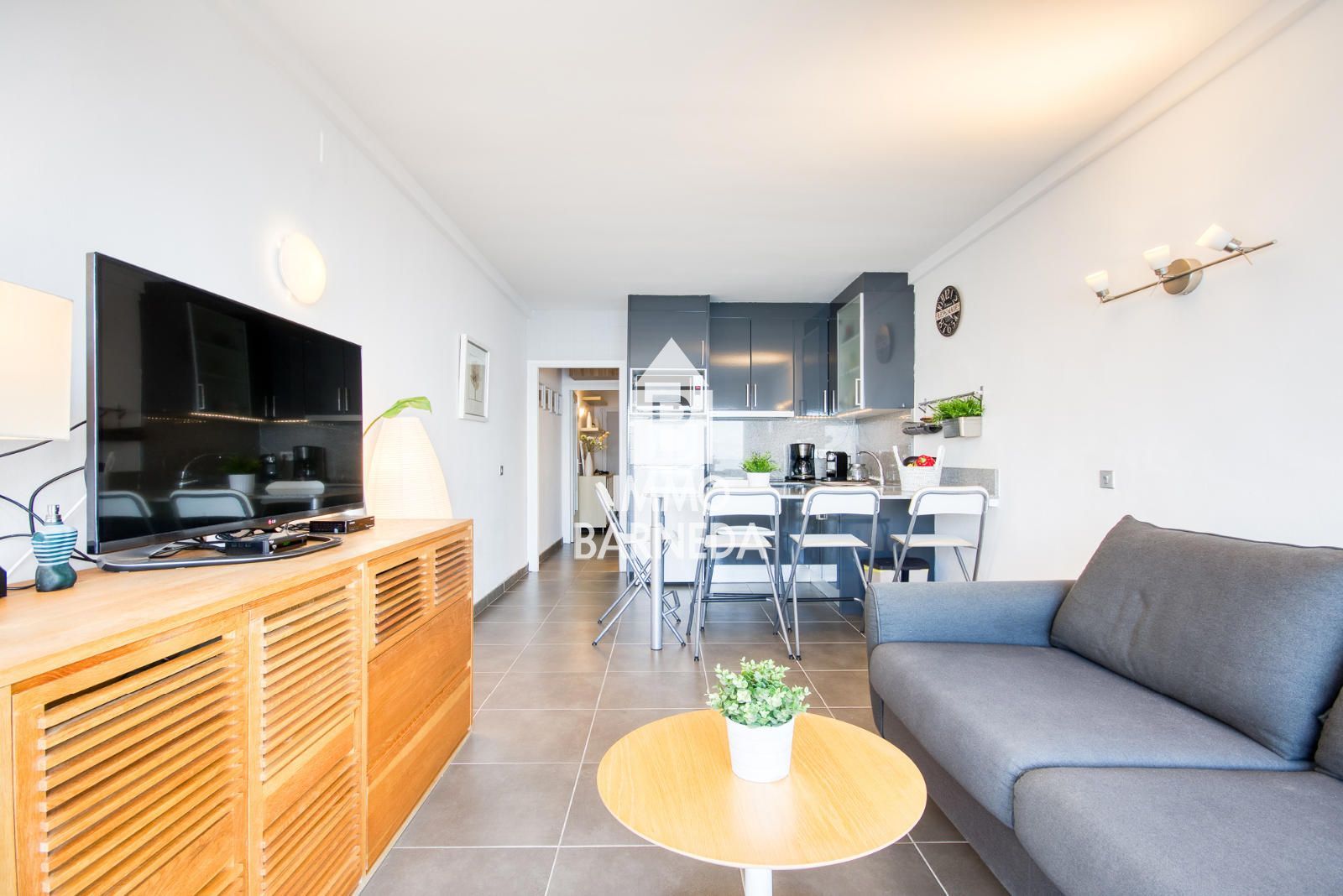 Renovated apartment with sea view and tourist license