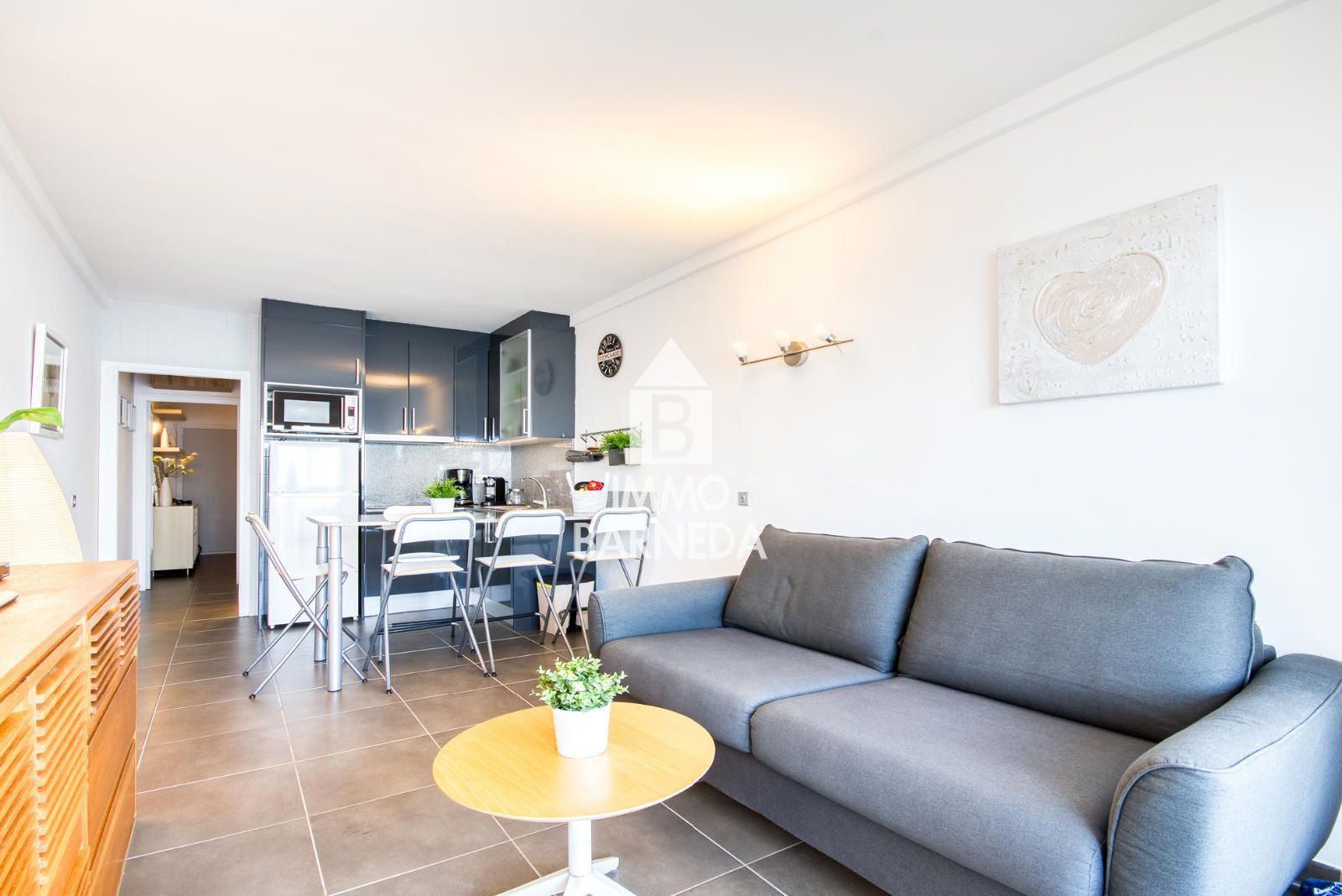 Renovated apartment with sea view and tourist license