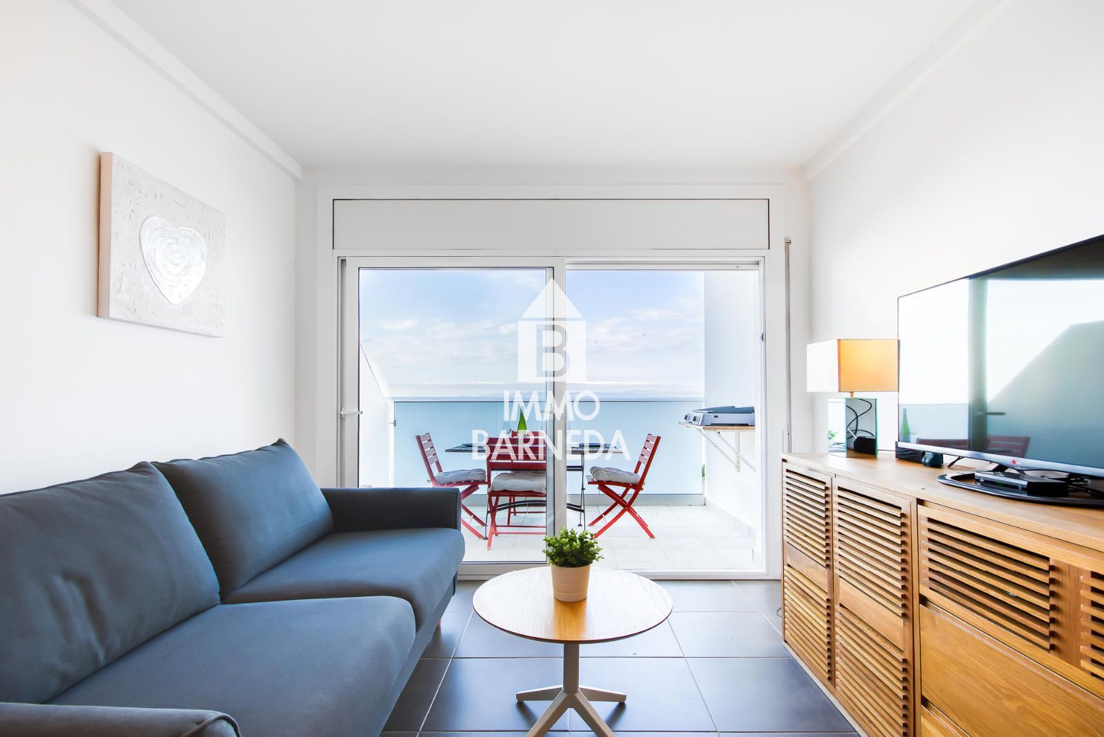 Renovated apartment with sea view and tourist license