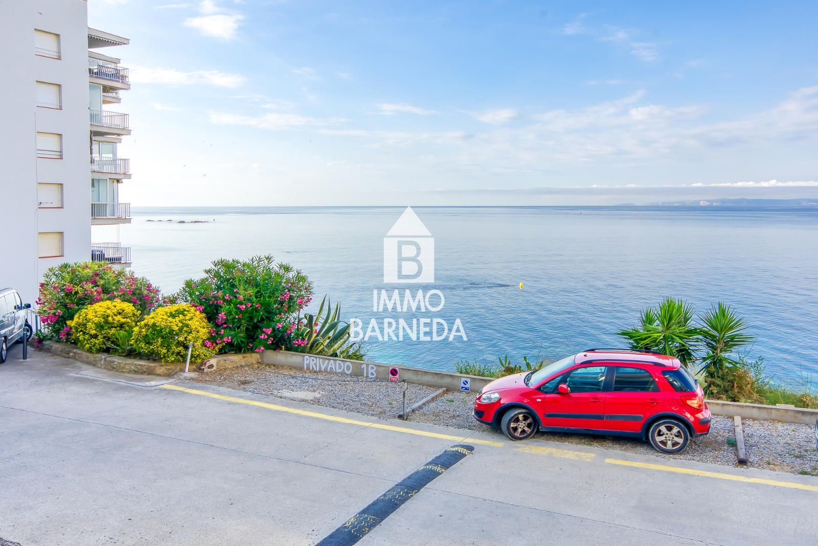 Renovated apartment with sea view and tourist license