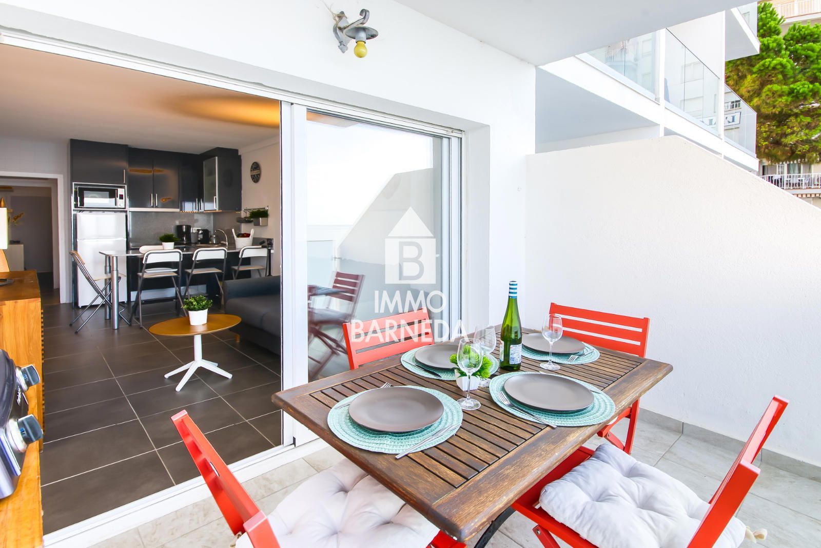 Renovated apartment with sea view and tourist license