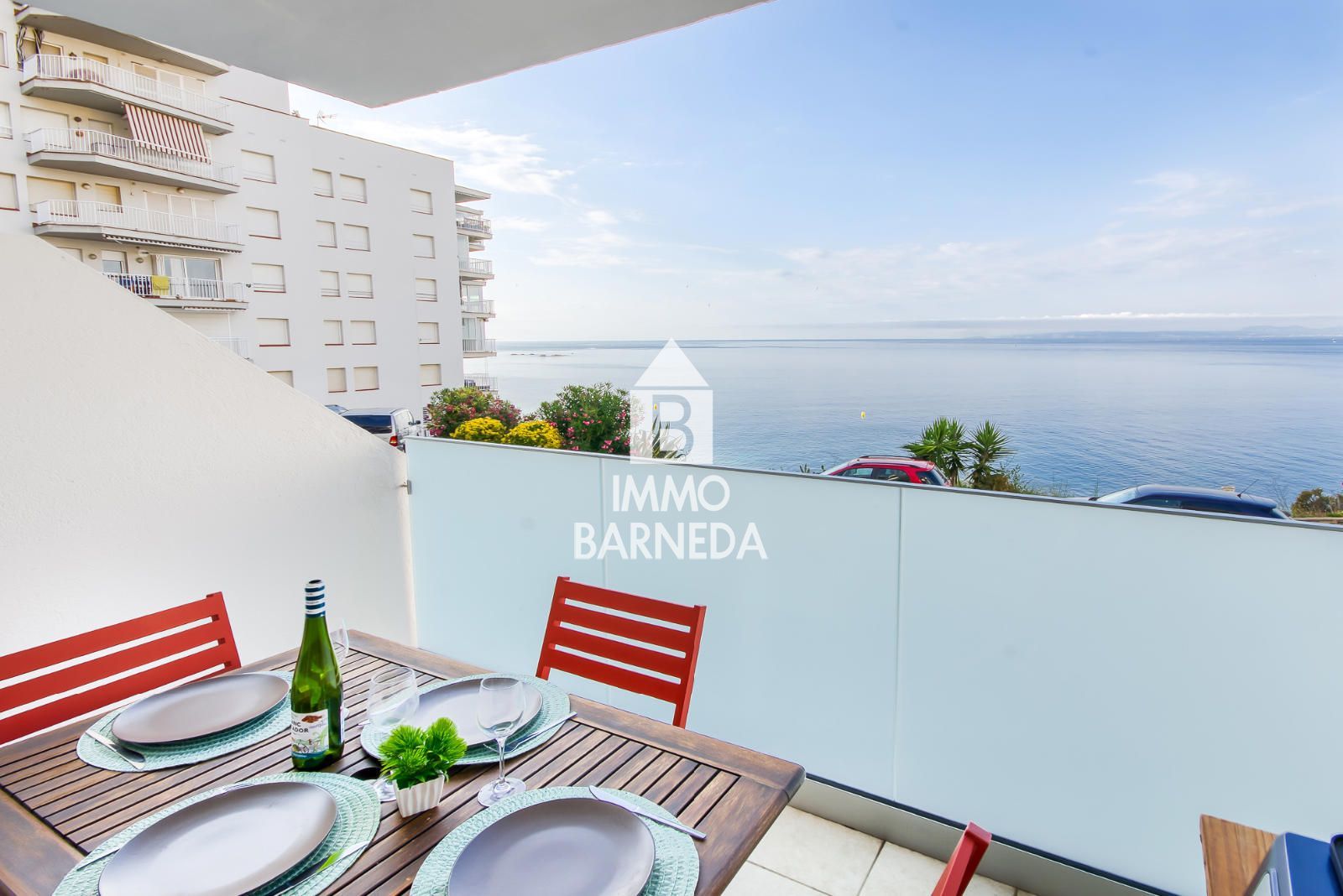 Renovated apartment with sea view and tourist license