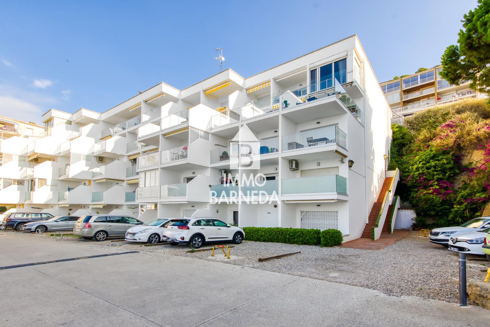 Renovated apartment with sea view and tourist license