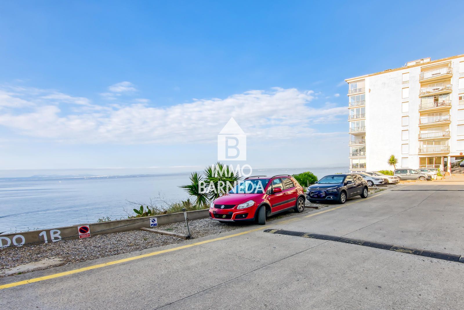 Renovated apartment with sea view and tourist license