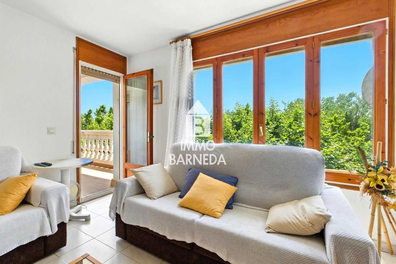 PUIGMAL PARK 1-Bedroom Apartment with Communal Pool and Gardens