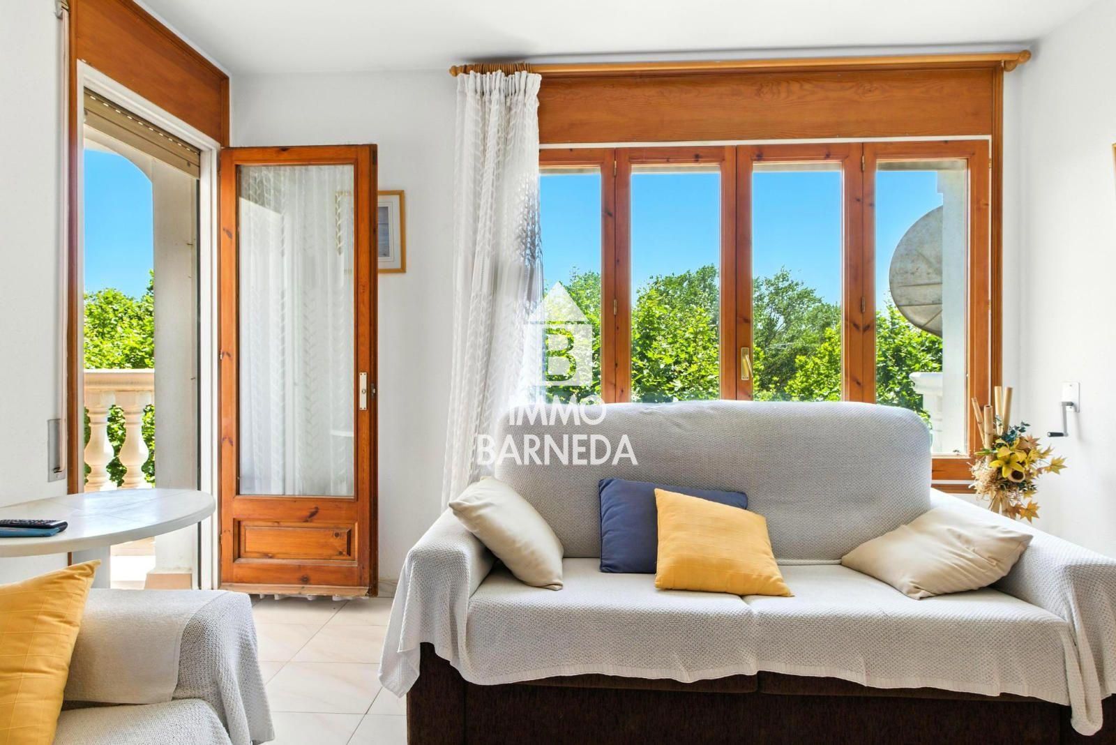 PUIGMAL PARK 1-Bedroom Apartment with Communal Pool and Gardens