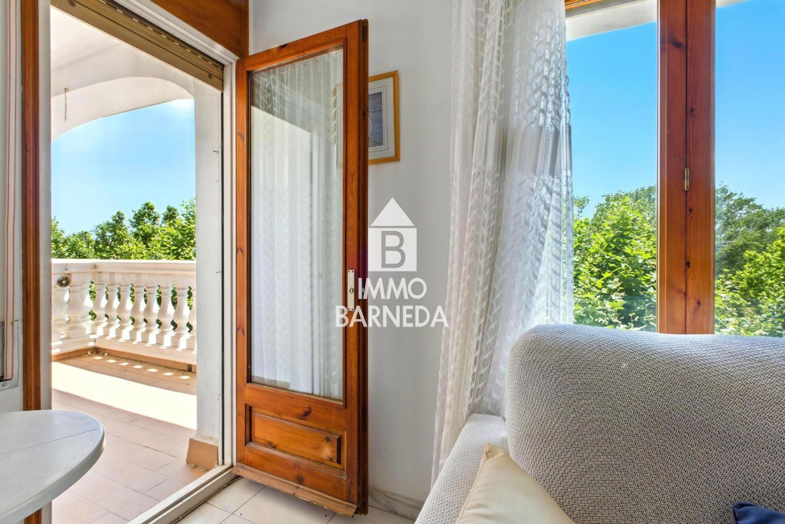 PUIGMAL PARK 1-Bedroom Apartment with Communal Pool and Gardens