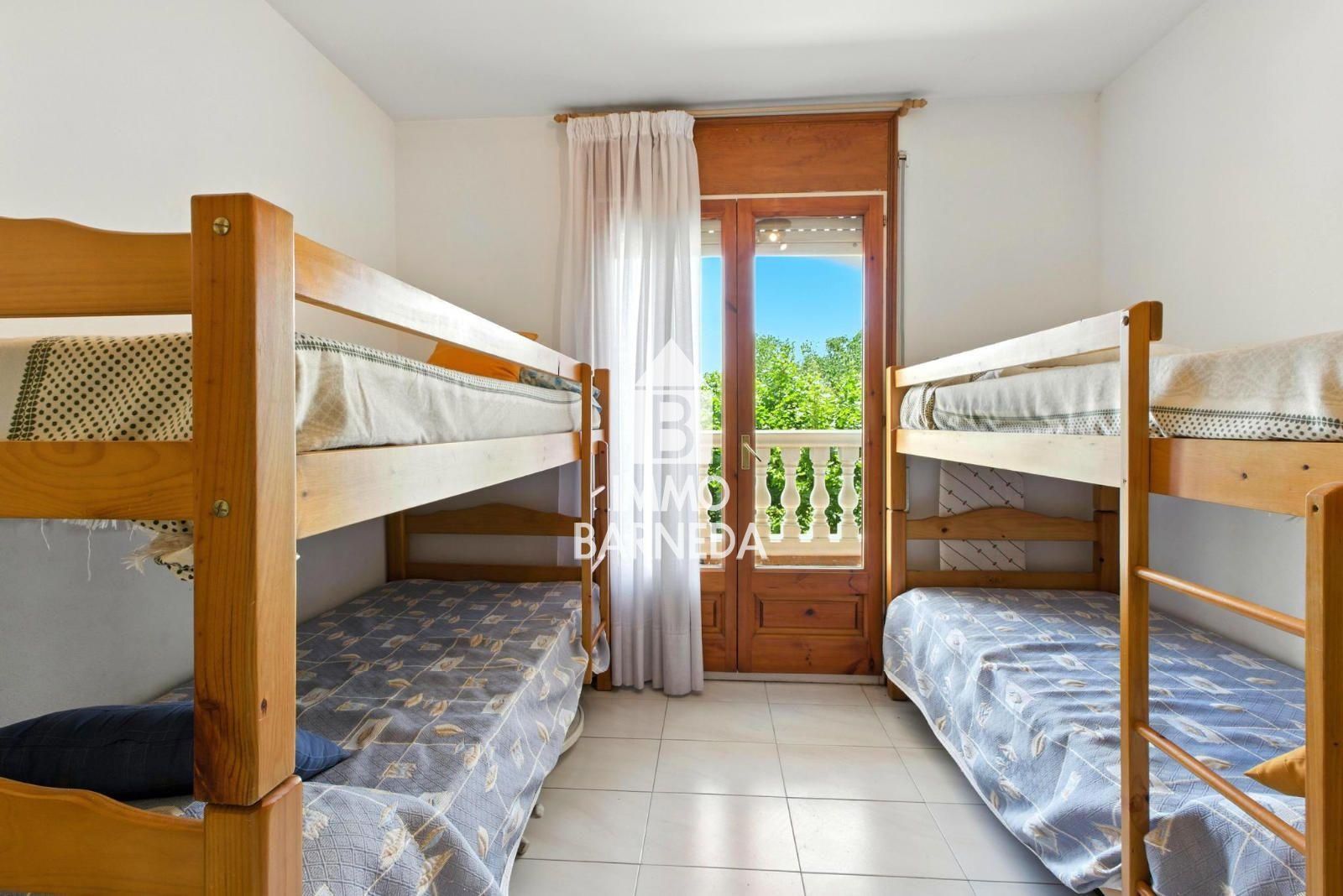 PUIGMAL PARK 1-Bedroom Apartment with Communal Pool and Gardens