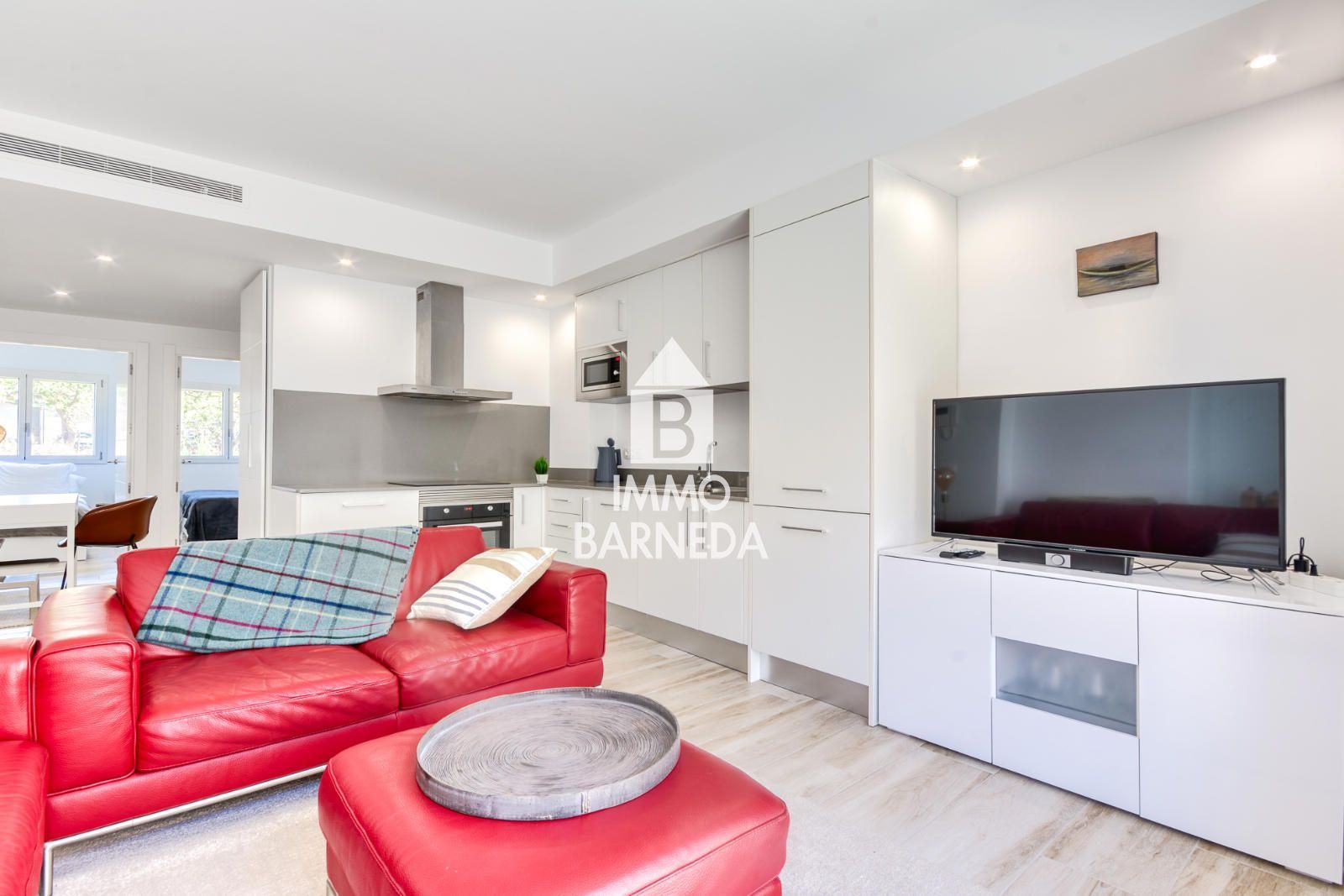 Opportunity in the centre of Roses: 2020 apartment with optional garage