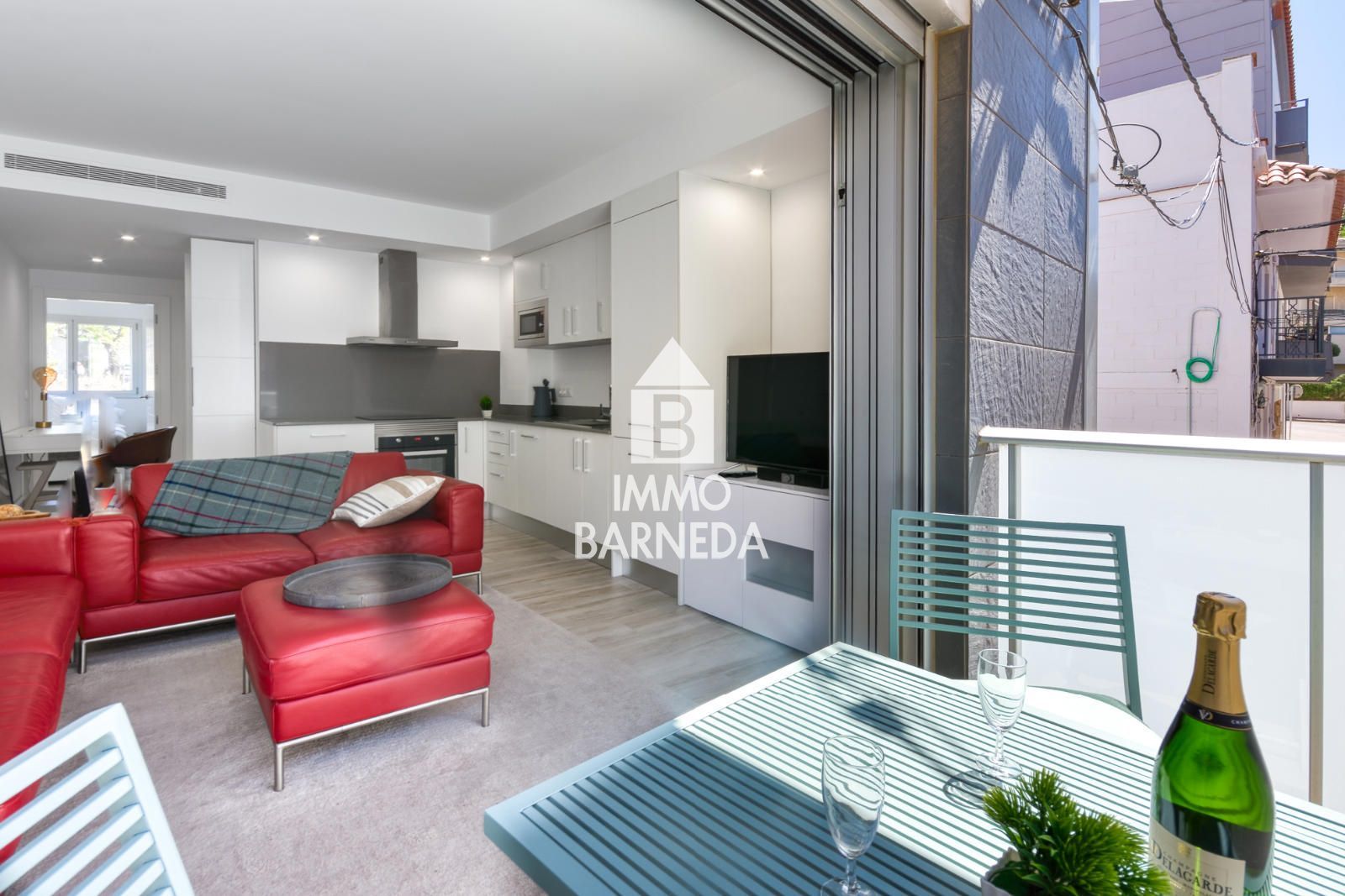 Gelegenheit im Zentrum von Roses: Wohnung aus dem Jahr 2020 mit optionaler Garage
