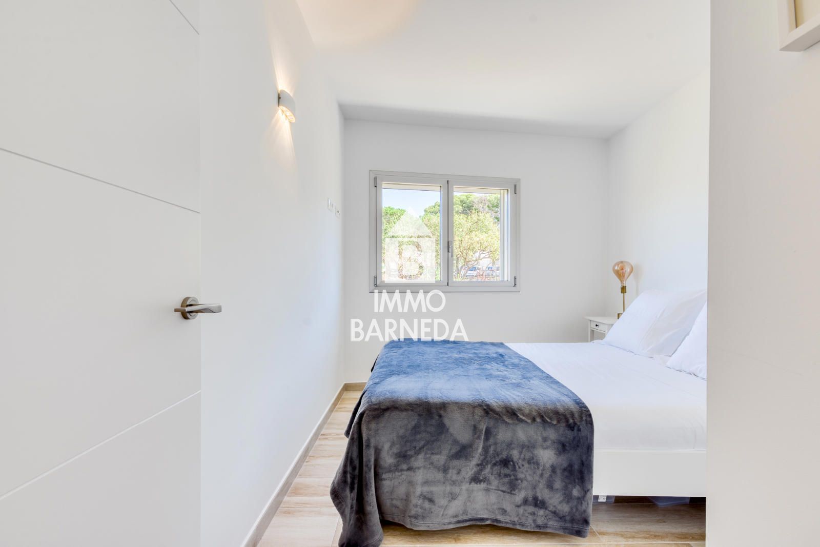 Gelegenheit im Zentrum von Roses: Wohnung aus dem Jahr 2020 mit optionaler Garage