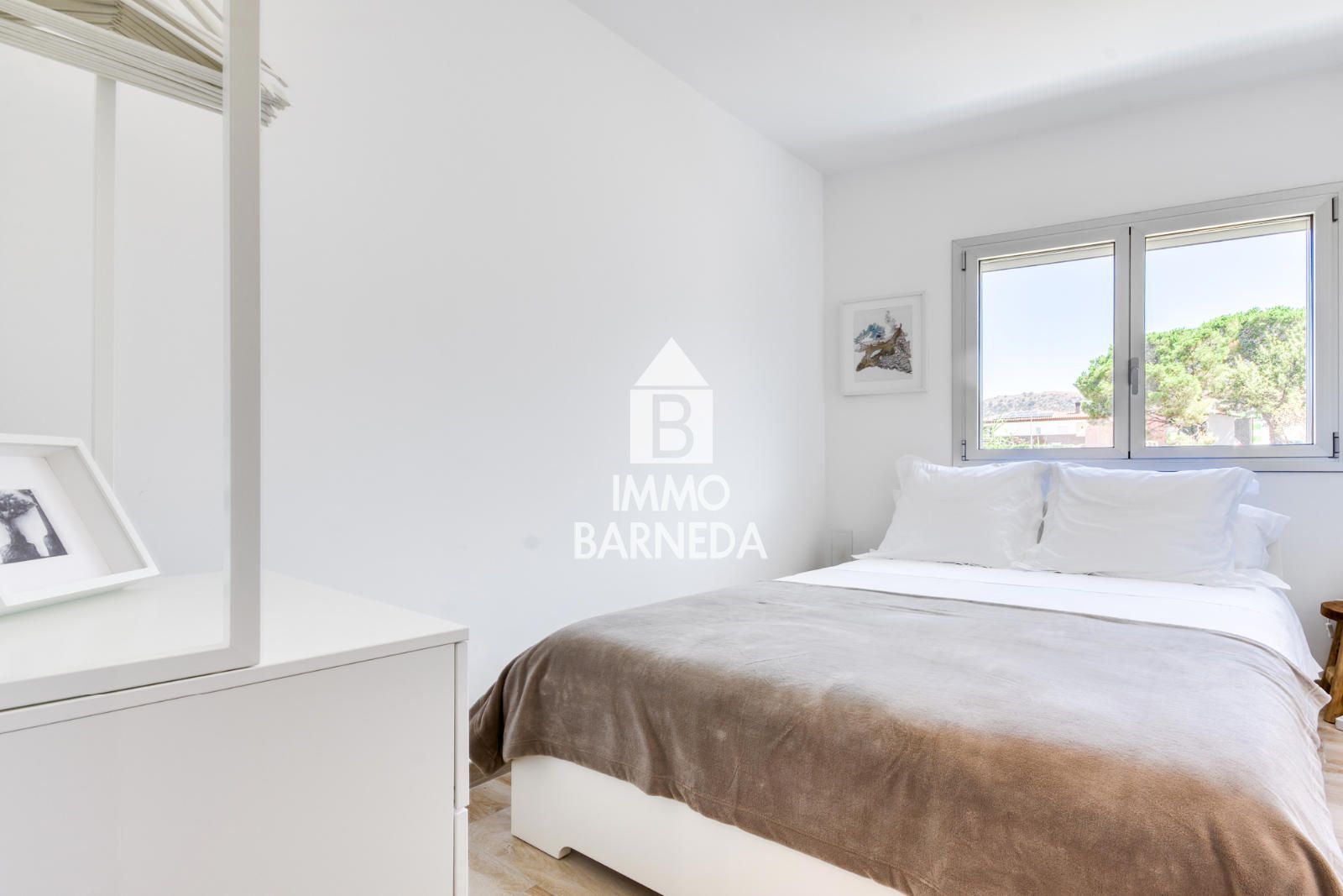 Gelegenheit im Zentrum von Roses: Wohnung aus dem Jahr 2020 mit optionaler Garage