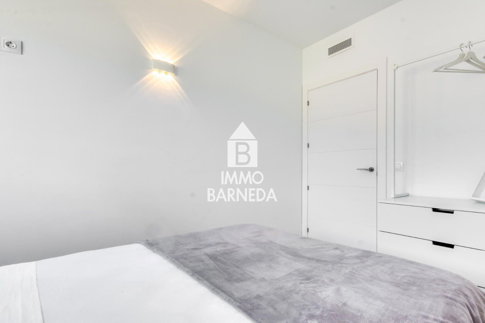 Gelegenheit im Zentrum von Roses: Wohnung aus dem Jahr 2020 mit optionaler Garage