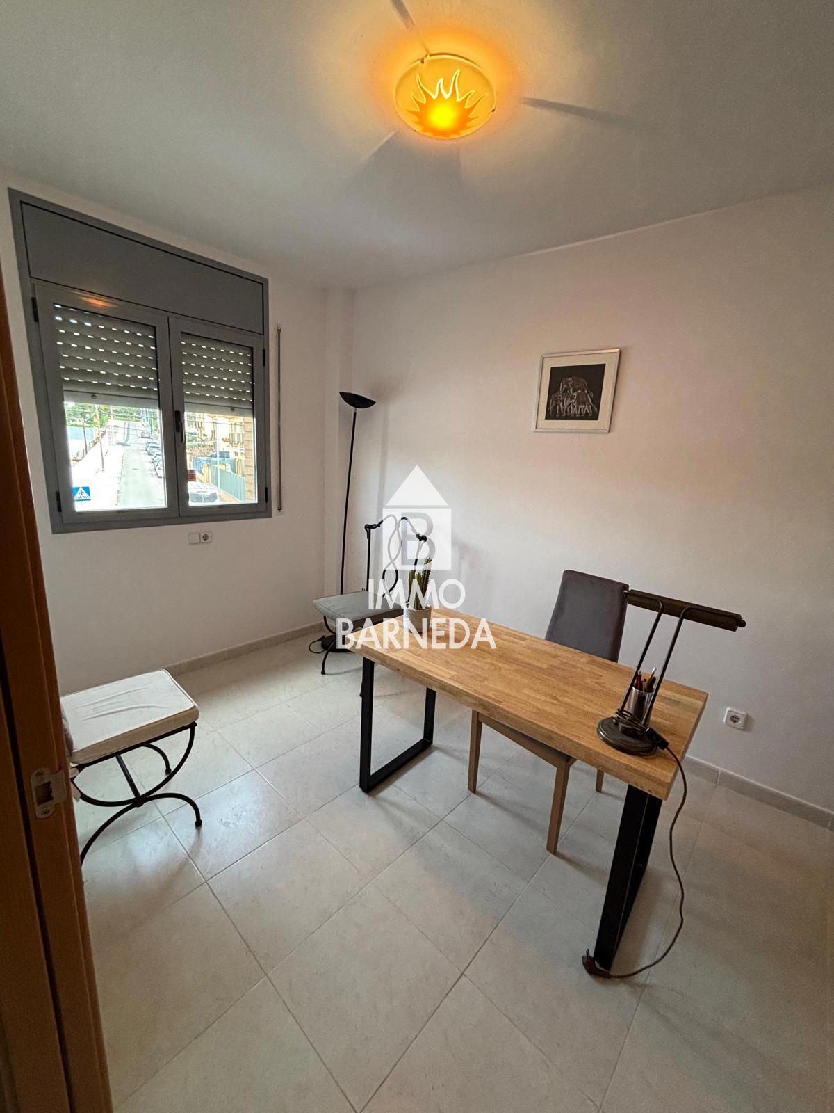 Helle 3-Zimmer-Wohnung mit Aussicht, privatem Parkplatz und Aufzug