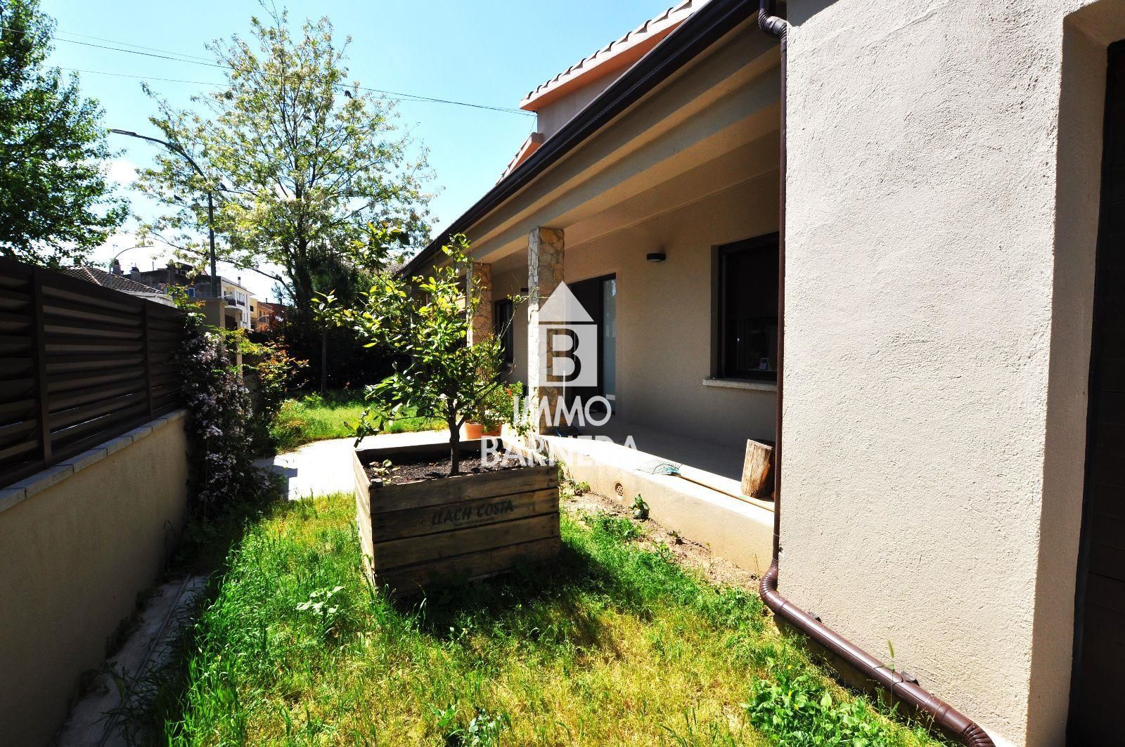 House with garden in Sant Pere Pescador.