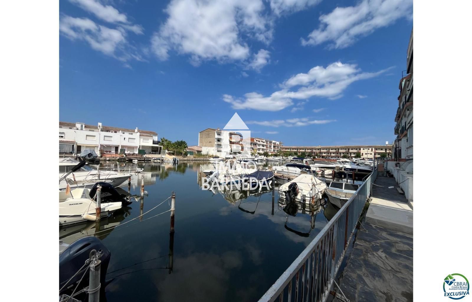 Apartamento totalmente reformado con 2 habitaciones y vistas al canal