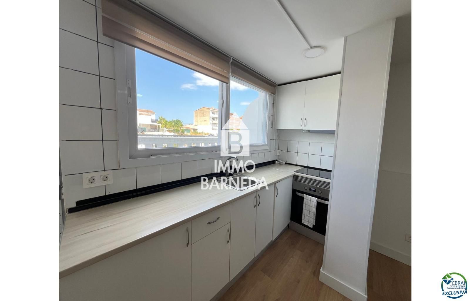 Apartamento totalmente reformado con 2 habitaciones y vistas al canal