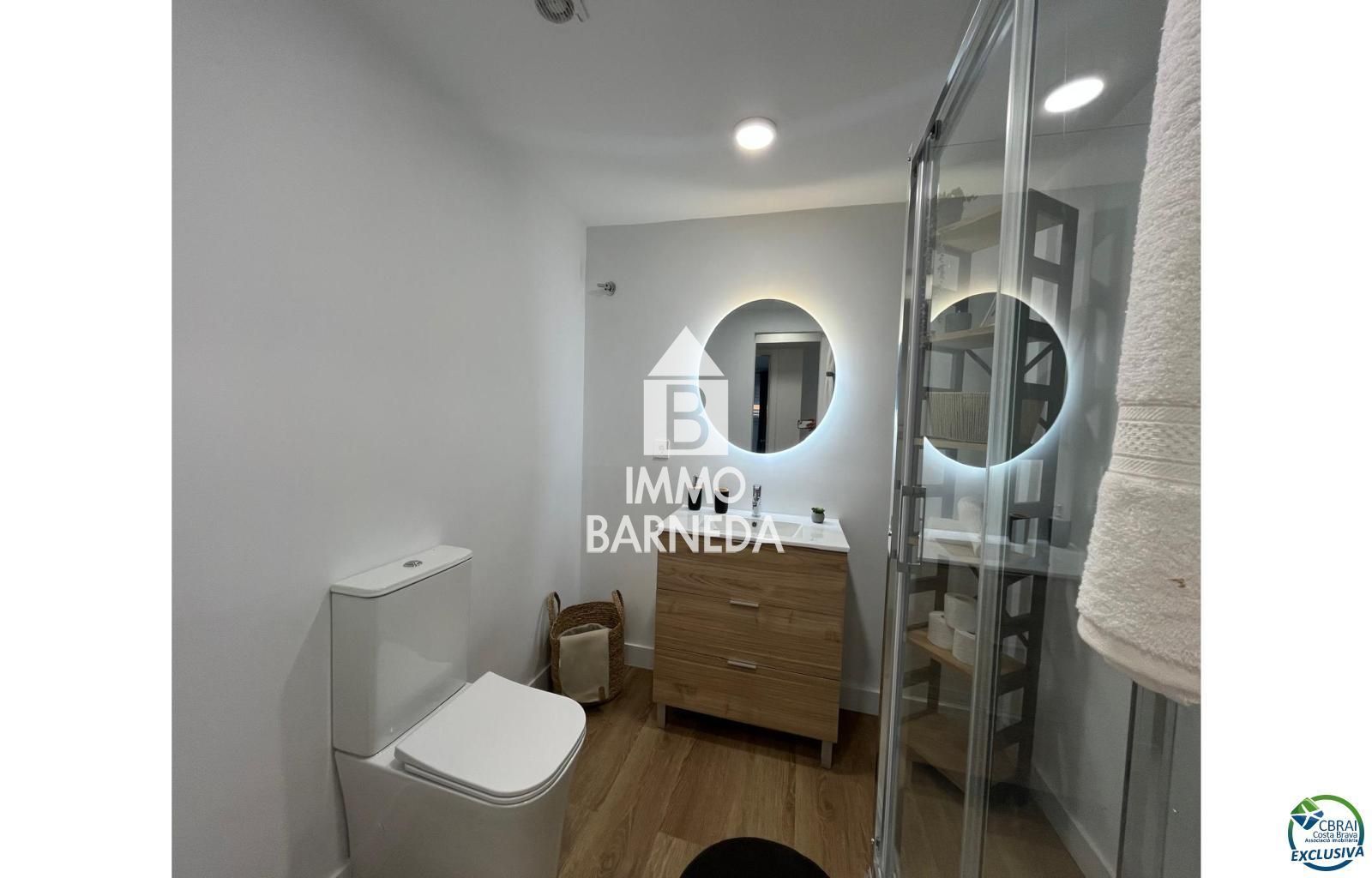 Apartamento totalmente reformado con 2 habitaciones y vistas al canal