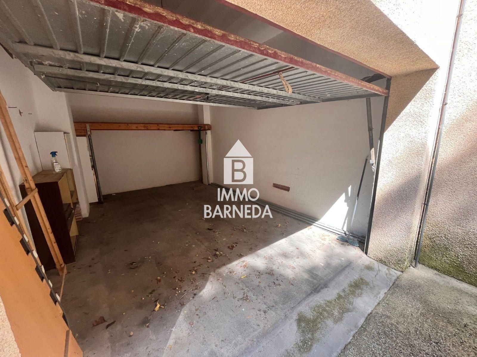 ROSES PORT  Geschlossene Garage von 21 m², 75 m vom Yachthafen von Roses entfernt