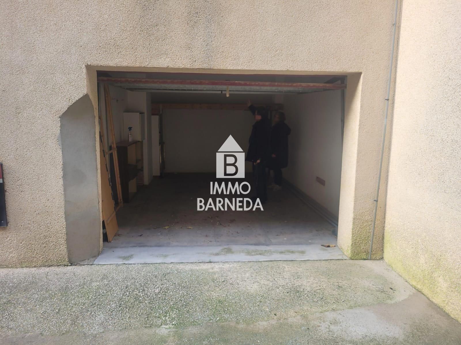 ROSES PORT  Geschlossene Garage von 21 m², 75 m vom Yachthafen von Roses entfernt