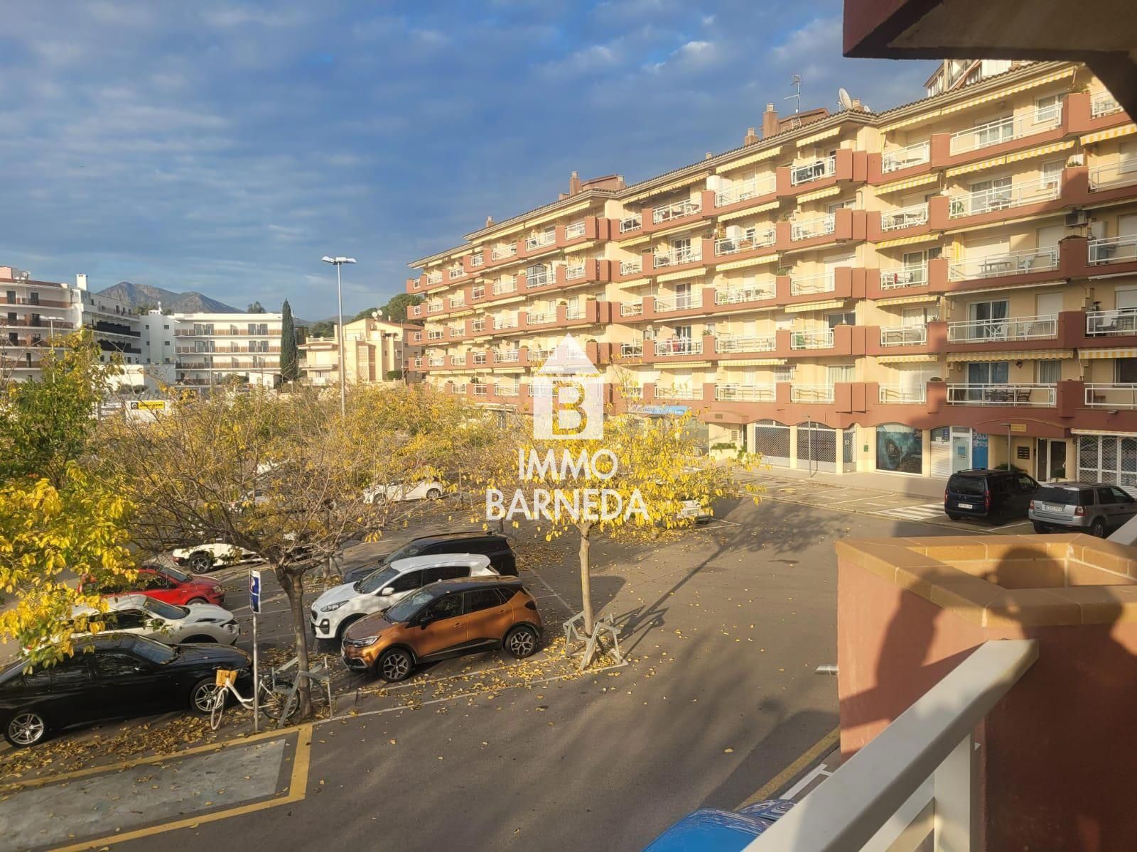 ROSES PORT  Geschlossene Garage von 21 m², 75 m vom Yachthafen von Roses entfernt