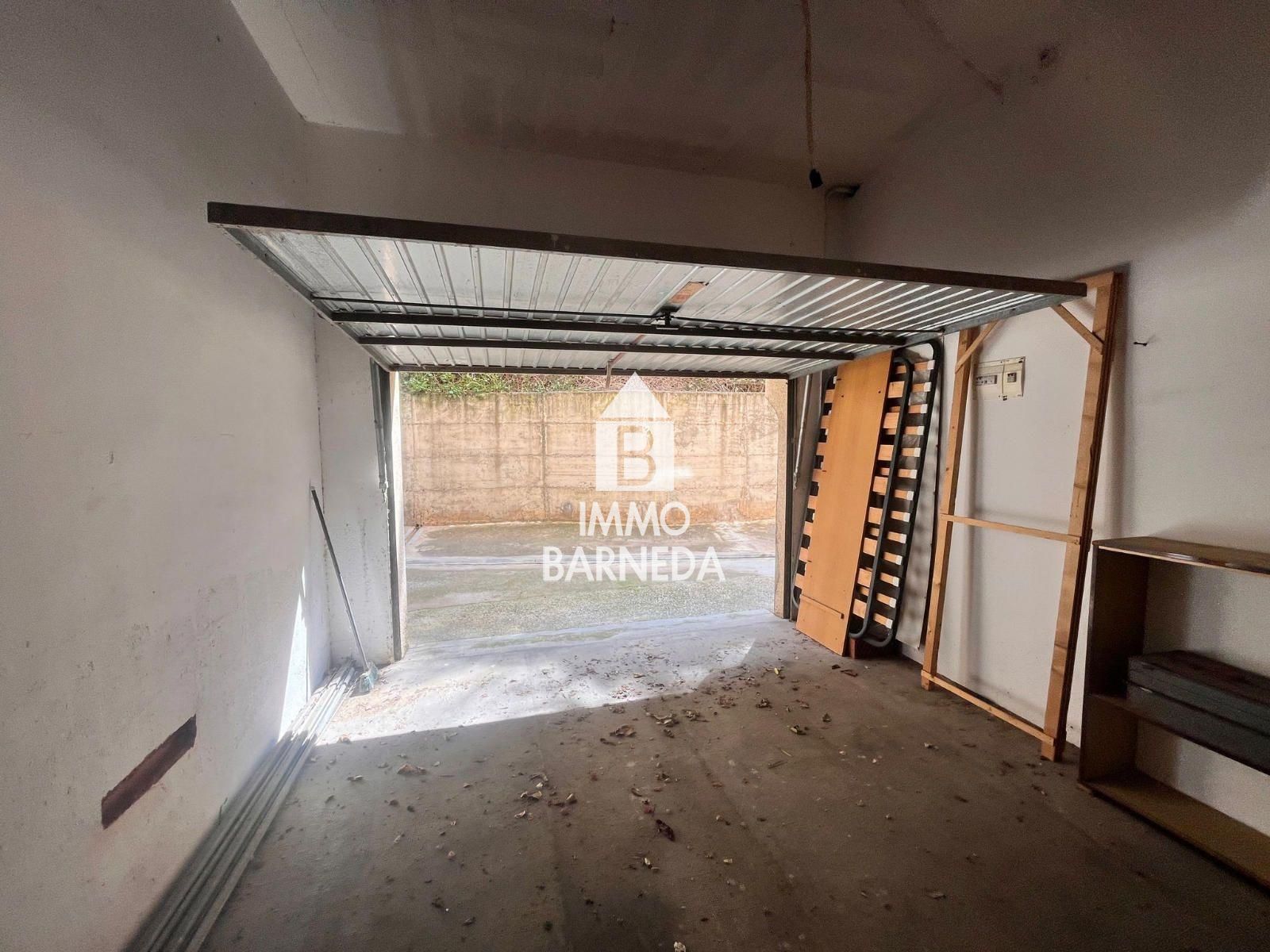 ROSES PORT  Geschlossene Garage von 21 m², 75 m vom Yachthafen von Roses entfernt