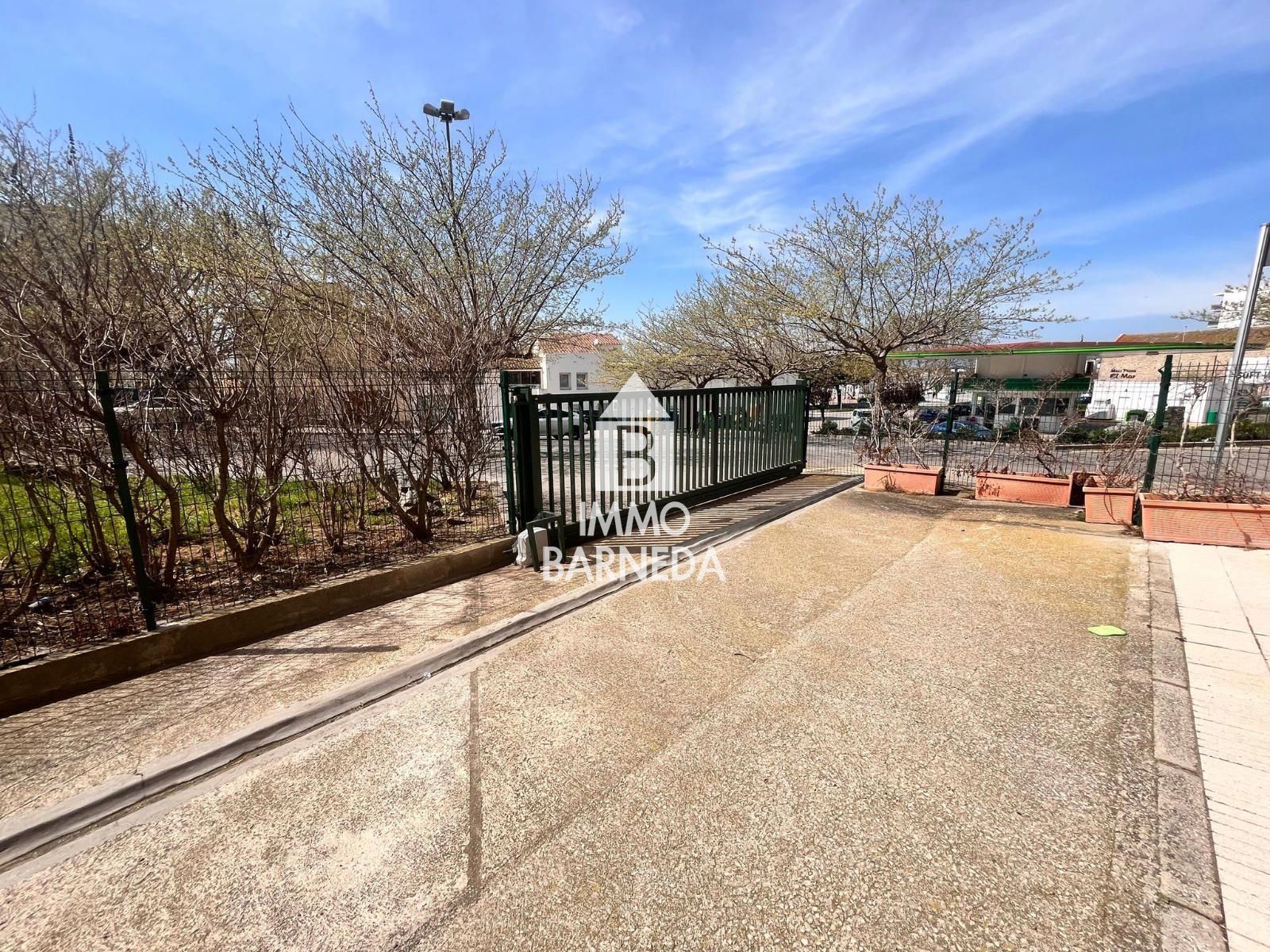 ROSES PORT  Geschlossene Garage von 21 m², 75 m vom Yachthafen von Roses entfernt