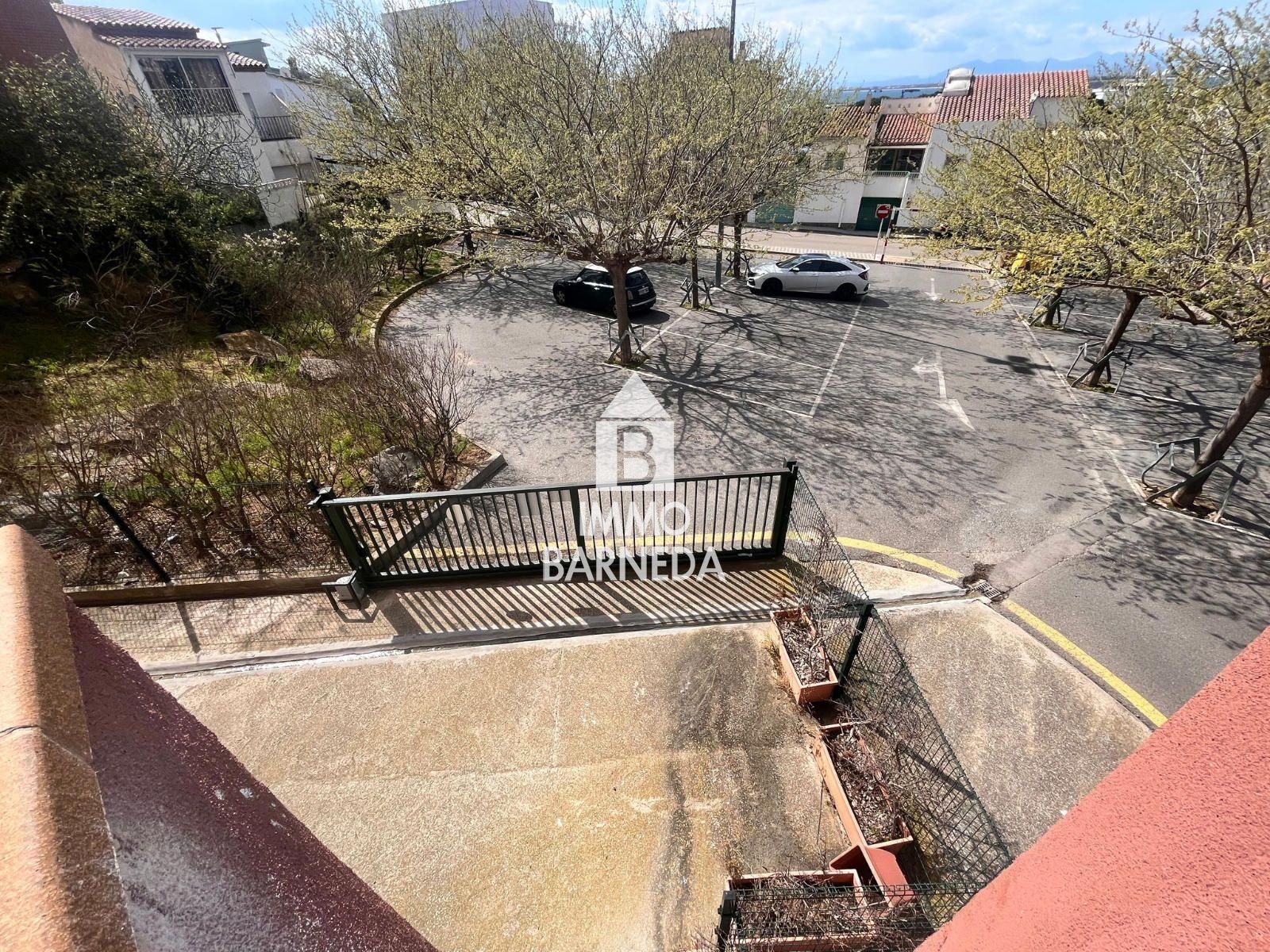 ROSES PORT  Geschlossene Garage von 21 m², 75 m vom Yachthafen von Roses entfernt