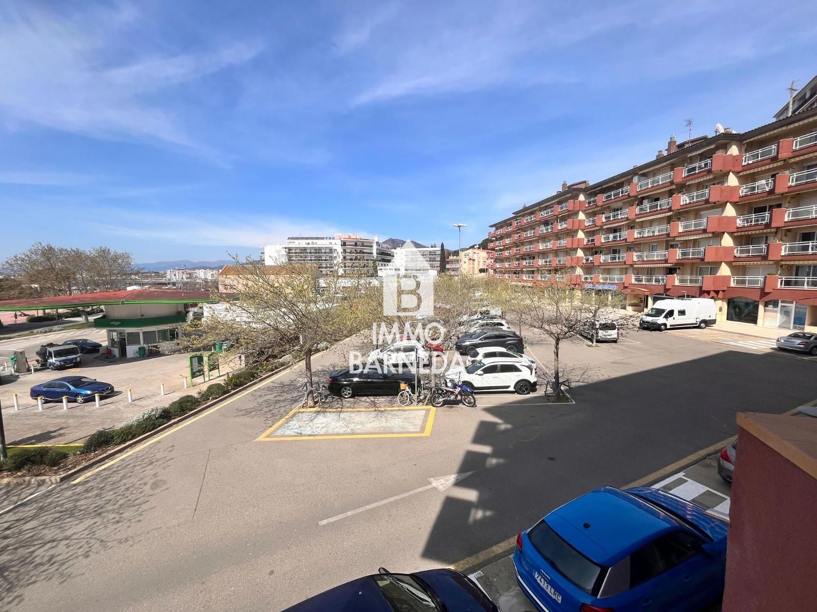 ROSES PORT  Geschlossene Garage von 21 m², 75 m vom Yachthafen von Roses entfernt