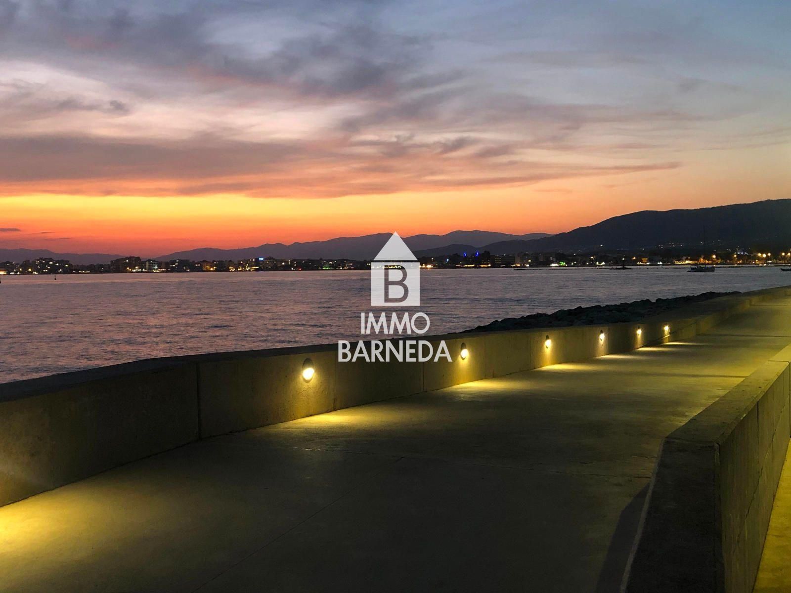 ROSES PORT  Geschlossene Garage von 21 m², 75 m vom Yachthafen von Roses entfernt