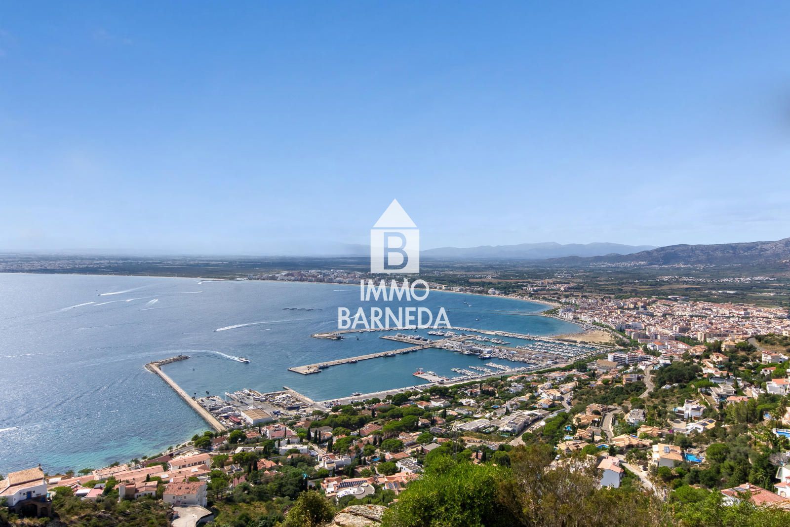 Rustikales Haus mit Panoramablick auf die Bucht von Roses und die Pyrenäen