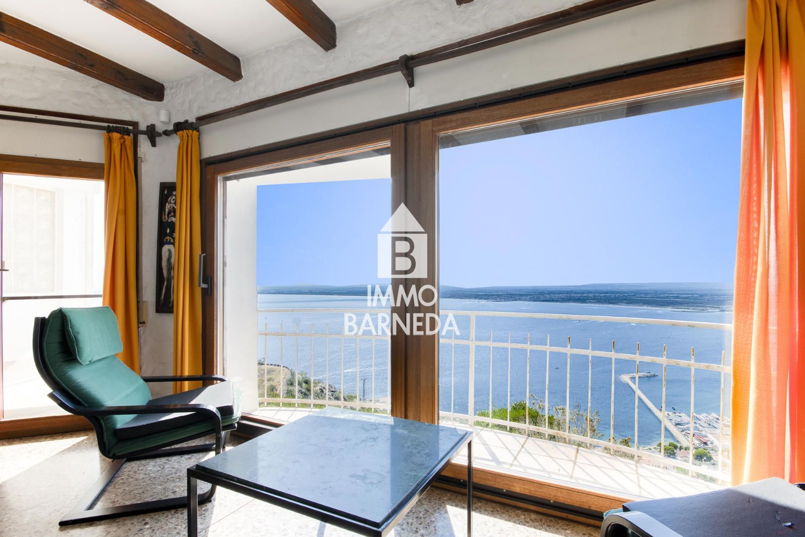 Rustikales Haus mit Panoramablick auf die Bucht von Roses und die Pyrenäen
