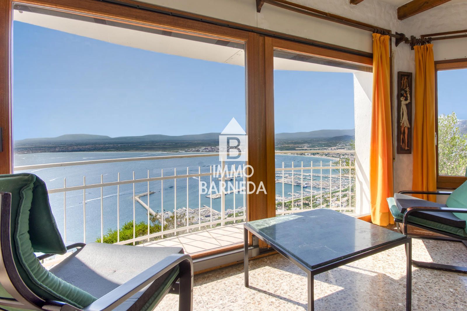 Rustikales Haus mit Panoramablick auf die Bucht von Roses und die Pyrenäen